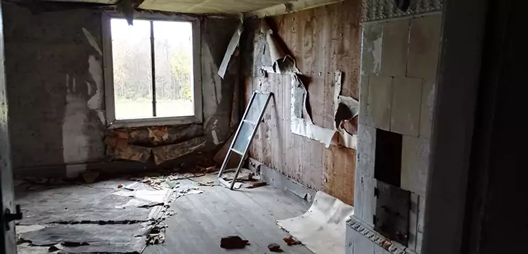 Why Selling a Distressed House Through Traditional Methods Fails in Irving